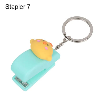 engrapadora pequeña llavero pato