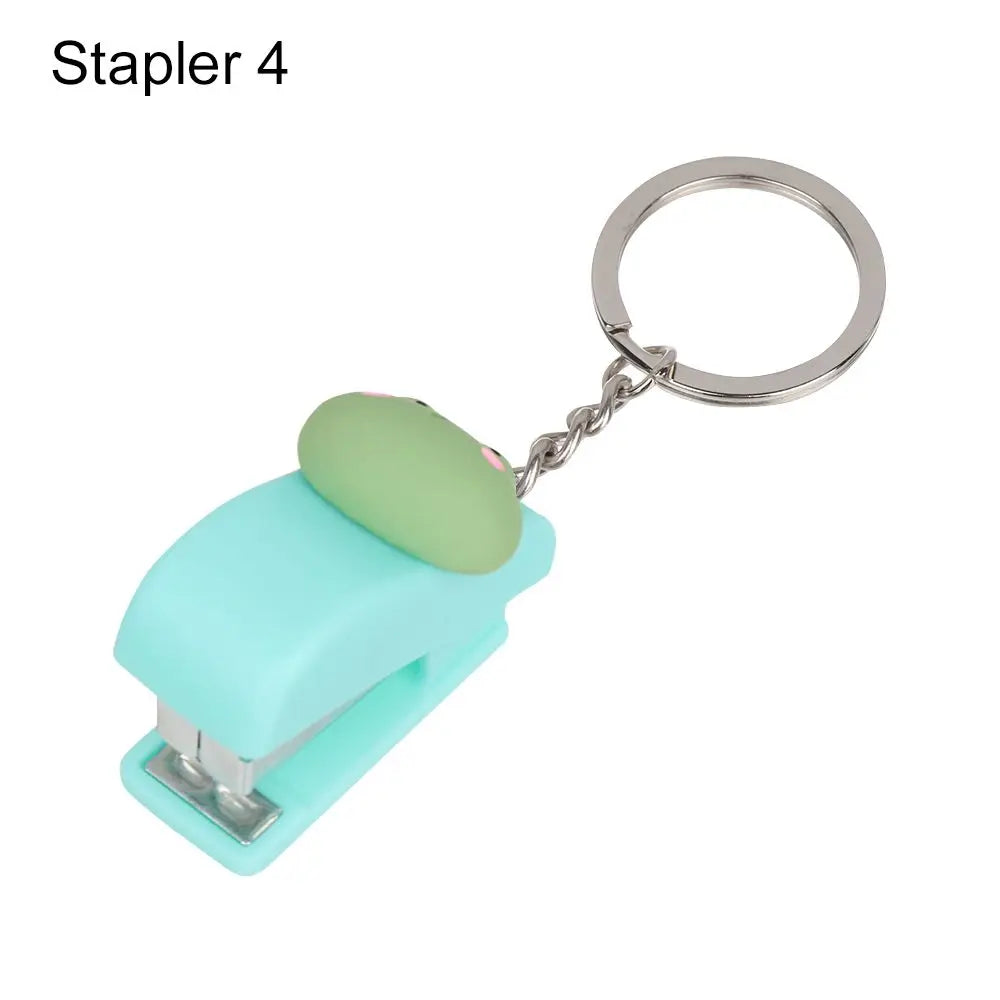 engrapadora pequeña llavero sapo
